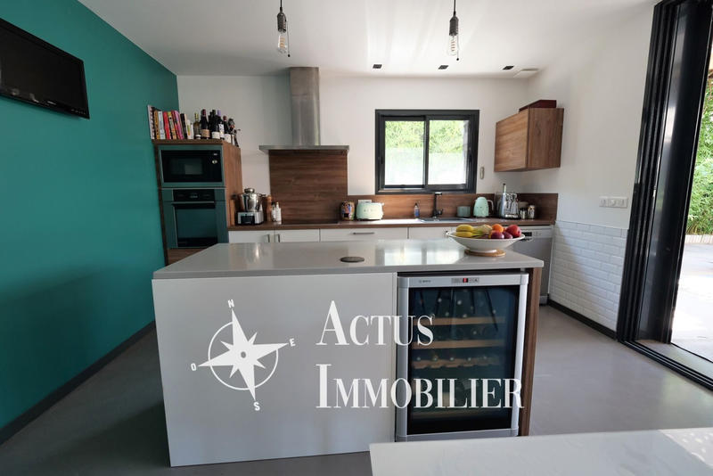 Maison - 181 m² - 6 pièces