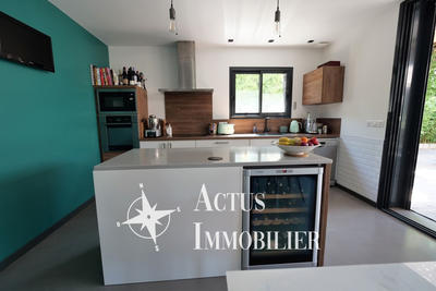 Maison - 181 m² - 6 pièces