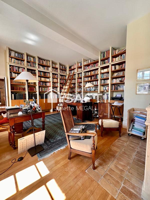 Maison - 550 m² - 16 pièces