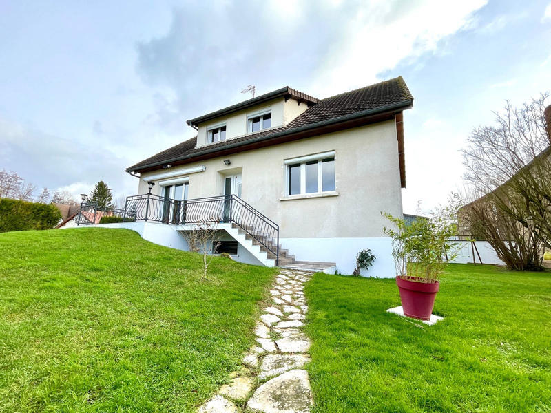 Maison traditionnelle - 138 m² - 6 pièces