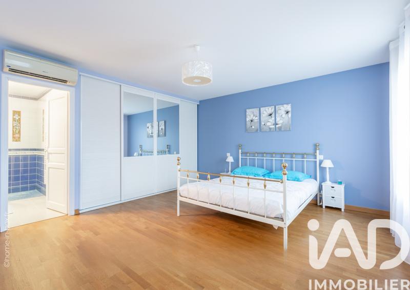 Maison - 740 m² - 15 pièces