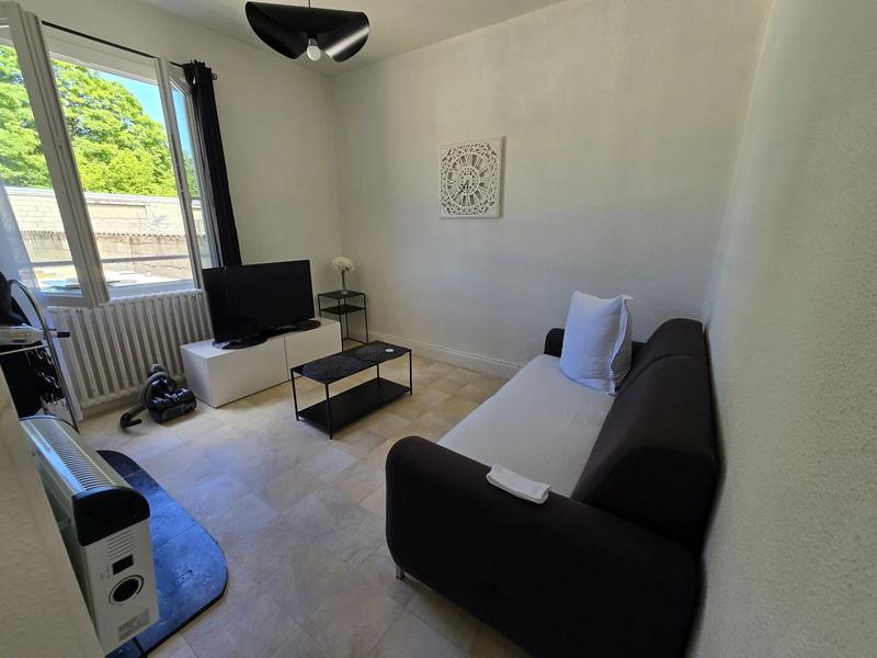 Maison - 270 m² - 9 pièces