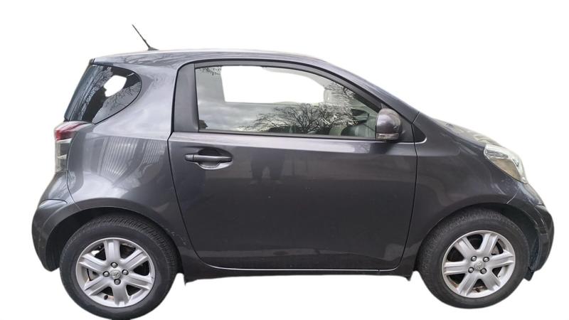 Toyota iQ 1.0 Vvt-i 68 .