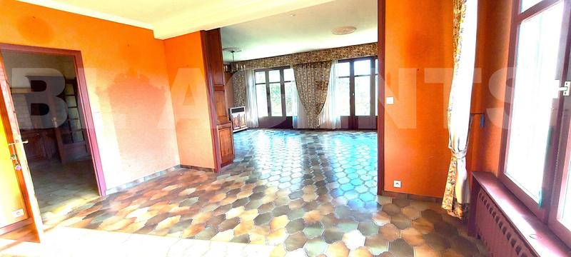 Maison - 233 m² - 9 pièces