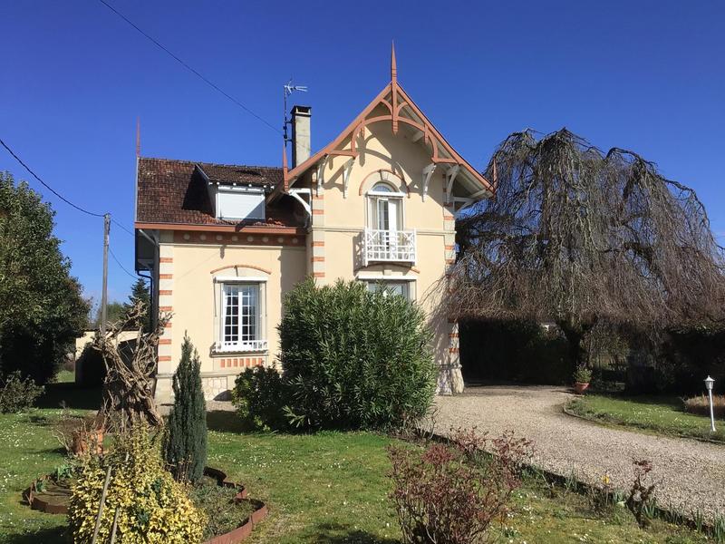 Maison - 137 m² - 8 pièces