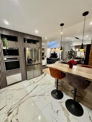 Duplex - 121 m² - 6 pièces