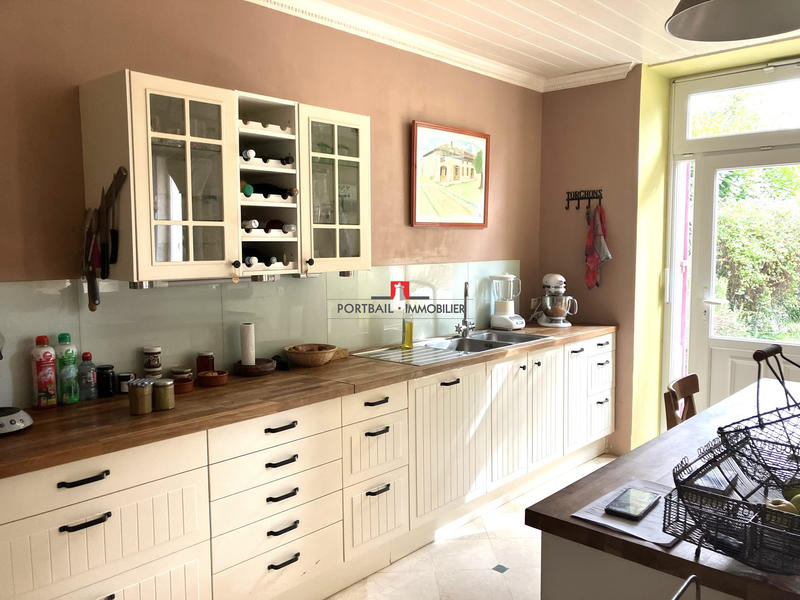 Maison - 220 m² - 6 pièces