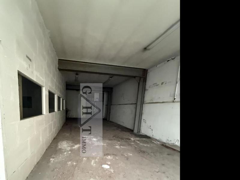 Local commercial - 2 076 m²