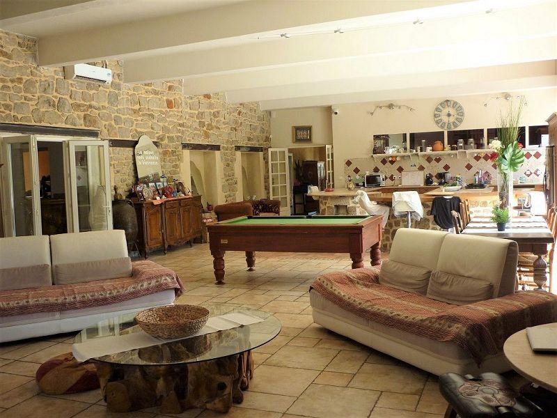 Propriété - 700 m² - 16 pièces