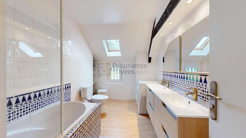 Maison - 260 m² - 9 pièces