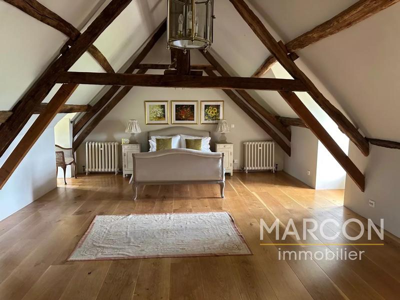 Propriété - 318 m² - 10 pièces