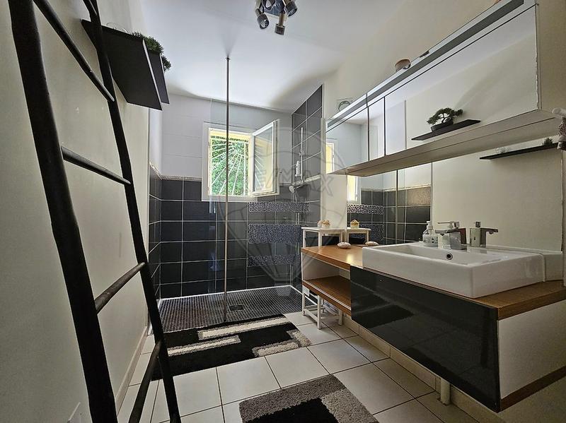 Maison - 111 m² - 4 pièces