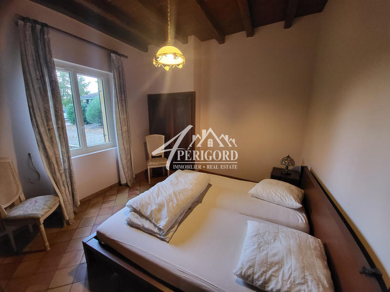 Maison - 270 m² - 10 pièces