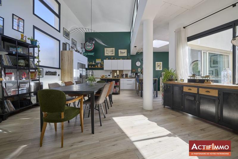 Maison - 250 m² - 7 pièces