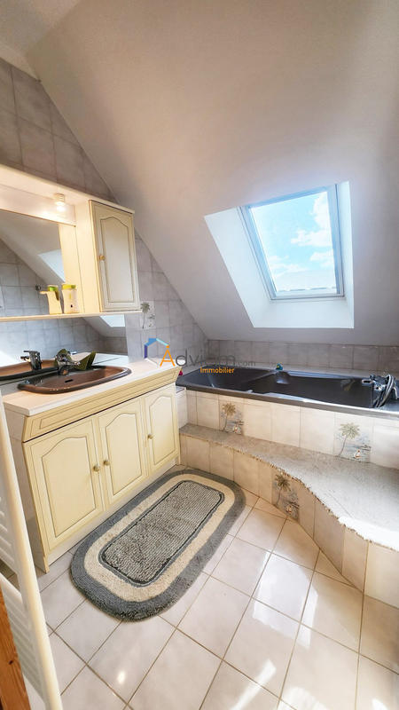 Maison - 220 m² - 8 pièces