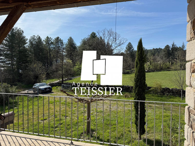 Maison - 217 m² - 9 pièces