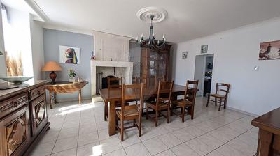 Maison - 210 m² - 9 pièces