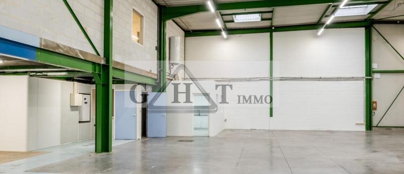 Entrepôt - 980 m²
