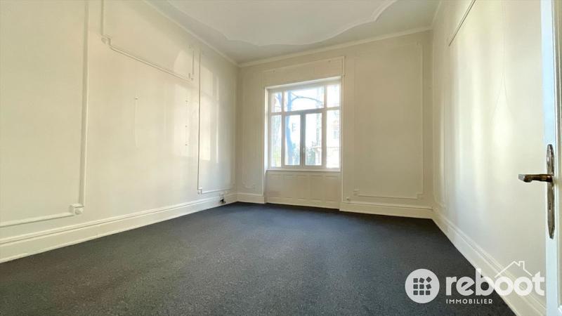 Bureau - 216 m² - 6 pièces