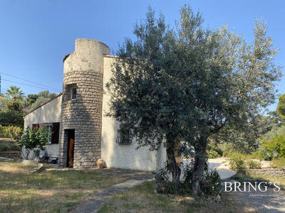 Villa - 181 m² - 9 pièces