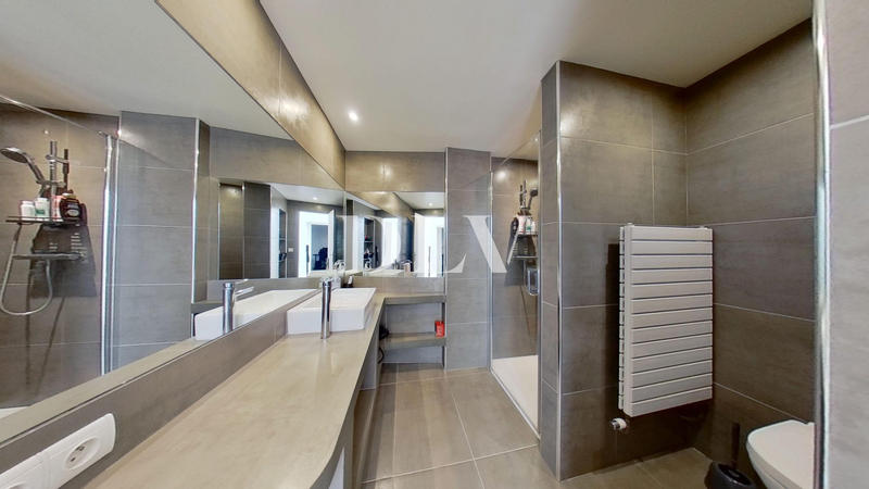 Appartement - 183 m² - 6 pièces