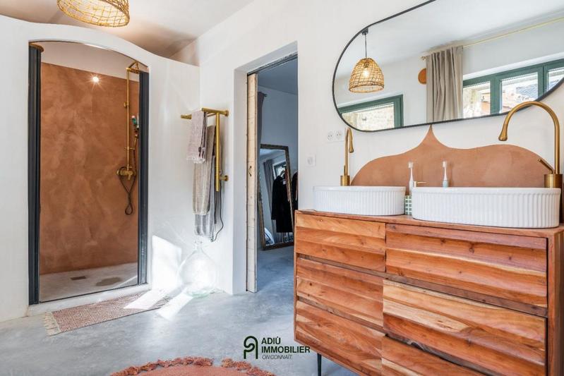 Mas - 230 m² - 7 pièces