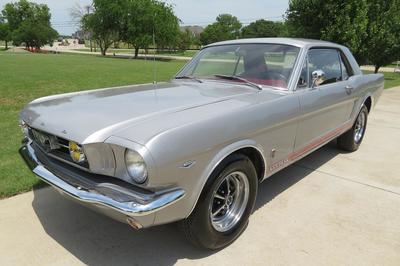 Ford Mustang Coupe V8 01.76.63.32.16