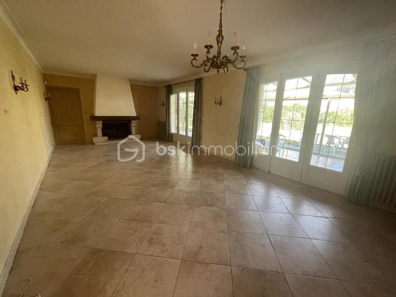 Maison traditionnelle - 259 m² - 8 pièces