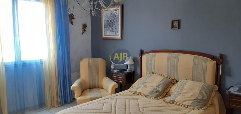 Maison - 200 m² - 6 pièces