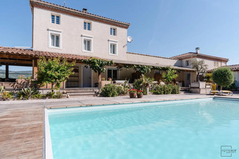 Maison - 355 m² - 12 pièces