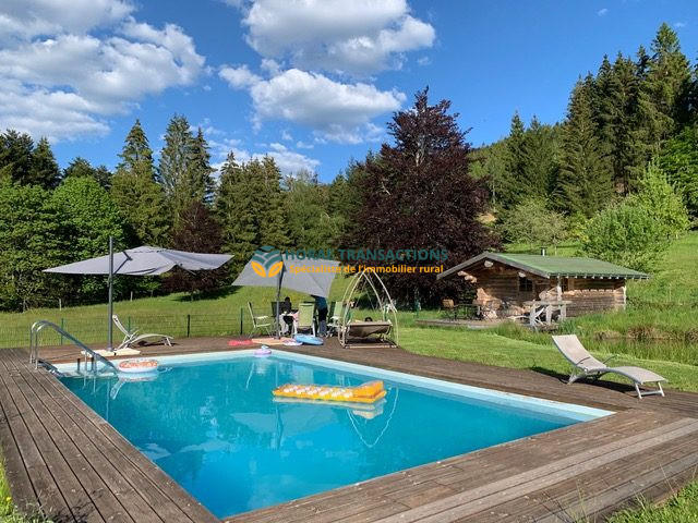 Maison - 323 m² - 15 pièces