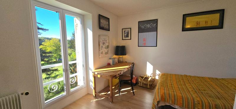 Demeure - 250 m² - 7 pièces