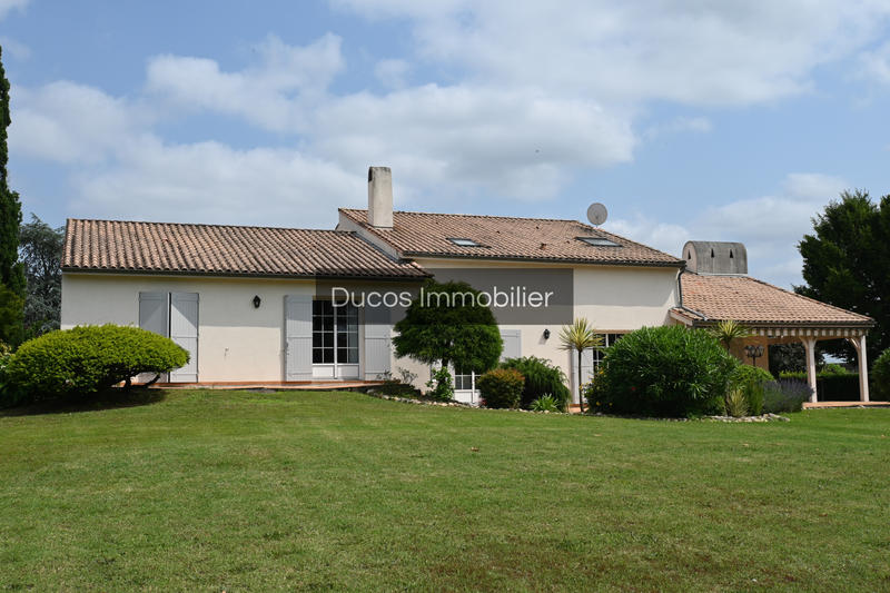 Maison - 240 m² - 7 pièces