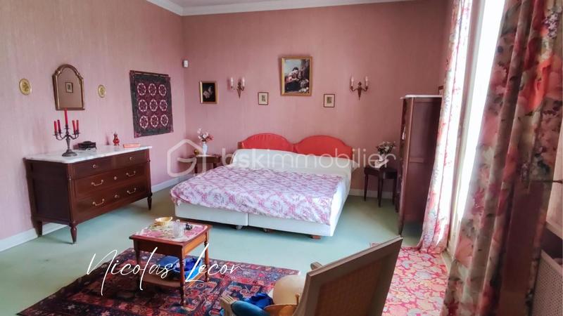 Maison - 196 m² - 7 pièces