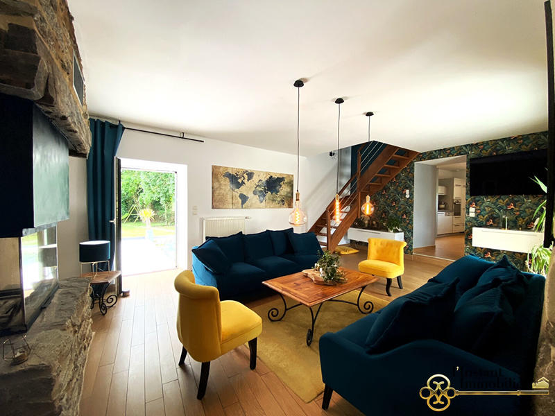 Demeure - 271 m² - 10 pièces