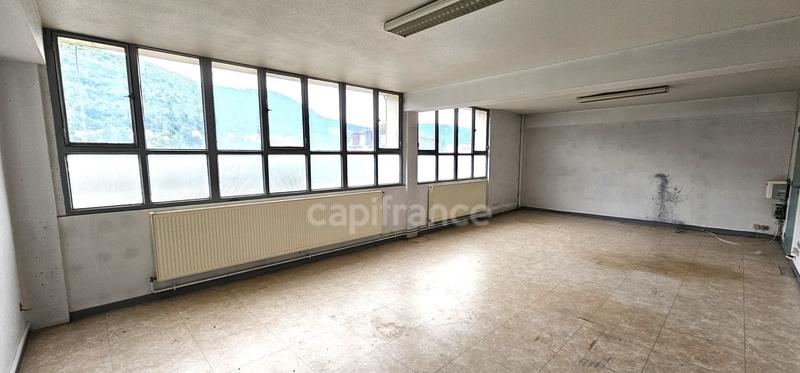 Local d'activité / Entrepôt - 1 620 m² - 16 pièces