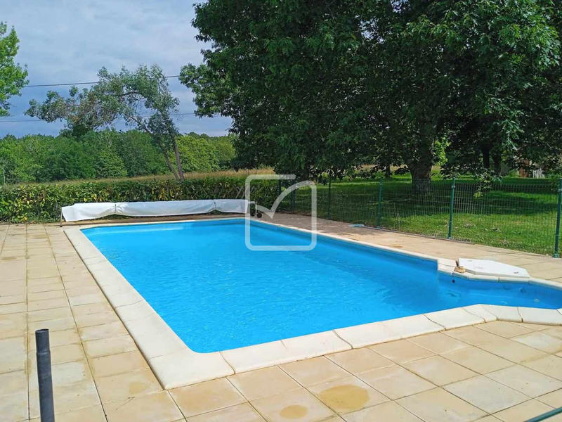 Propriété - 218 m² - 10 pièces