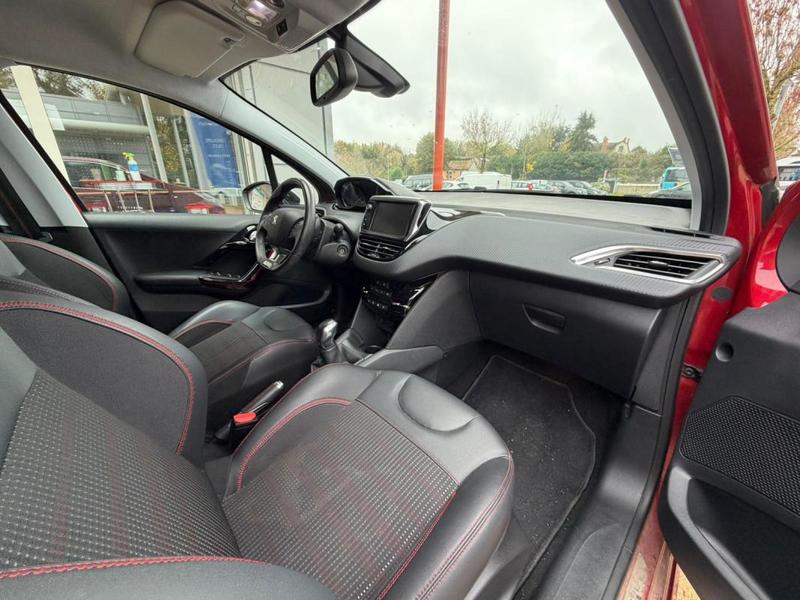 Peugeot 208 Gt Line 1.2 Thp 110 Ch Garantie 6 Mois / Reprise Possible