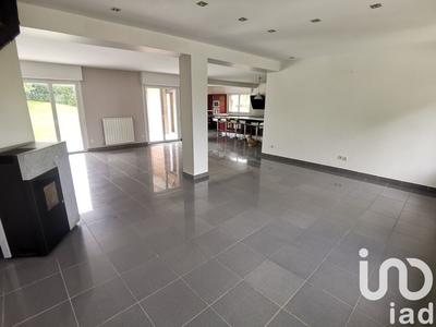 Maison - 230 m² - 8 pièces