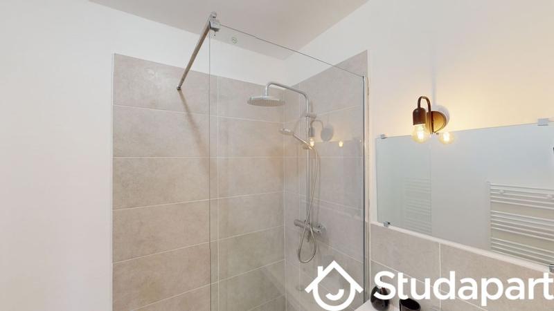 Chambre - 63 m² - 1 pièce