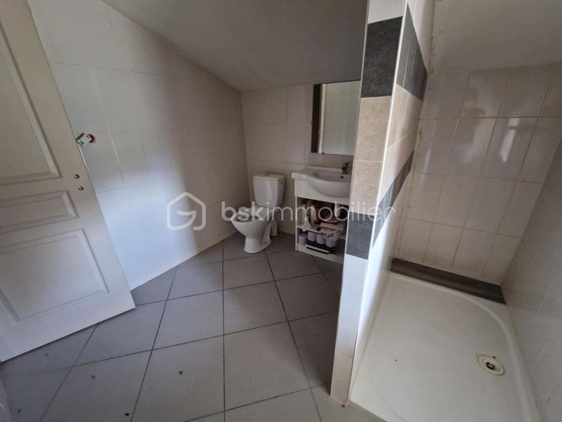 Maison - 214 m² - 8 pièces