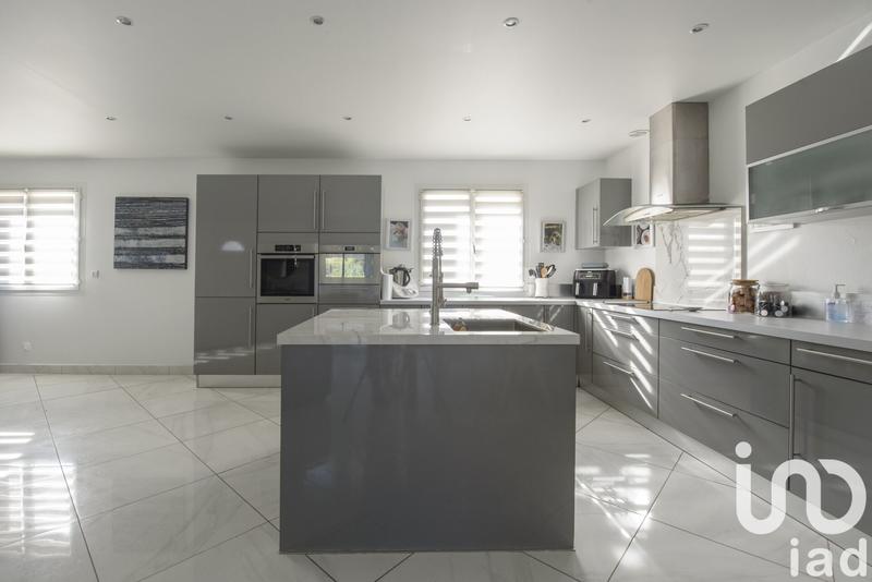 Maison - 226 m² - 8 pièces