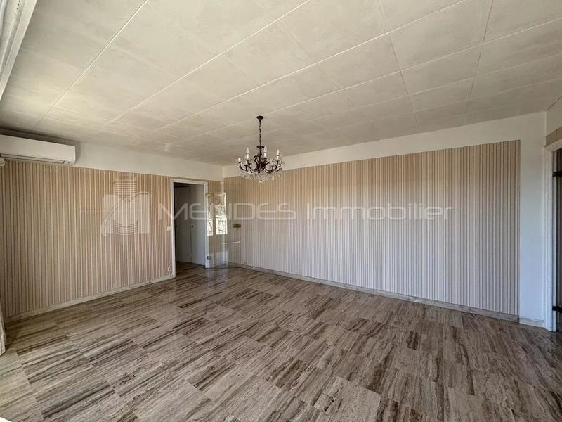 Appartement - 111 m² - 2 pièces