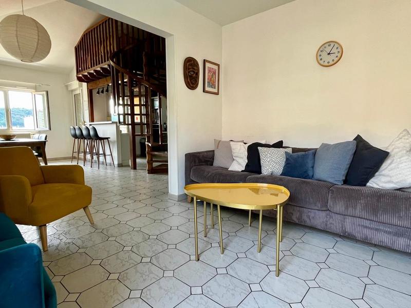 Appartement - 118 m² - 6 pièces