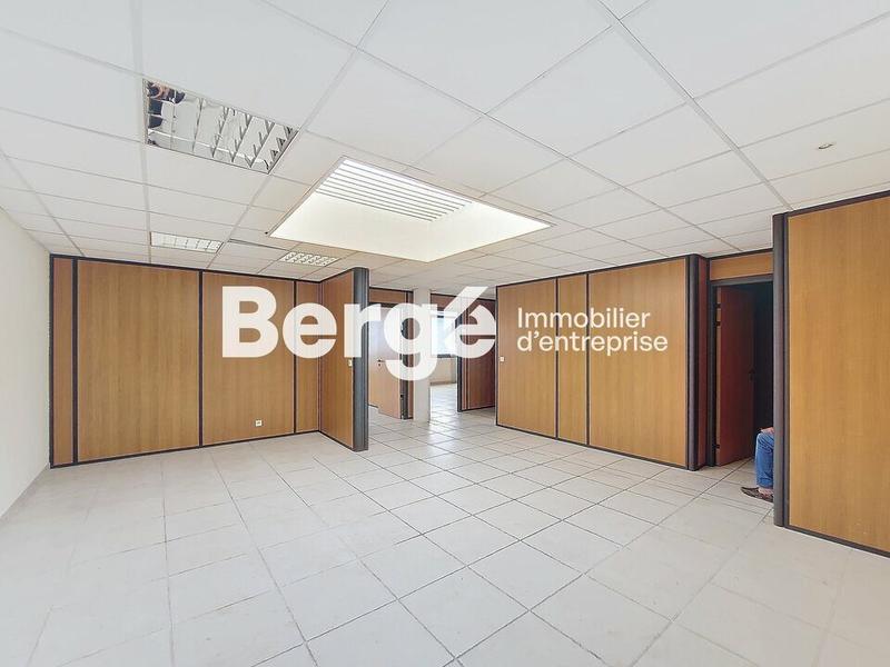 Bureau - 483 m²