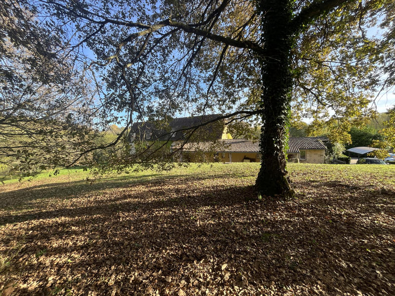 Maison - 420 m² - 14 pièces