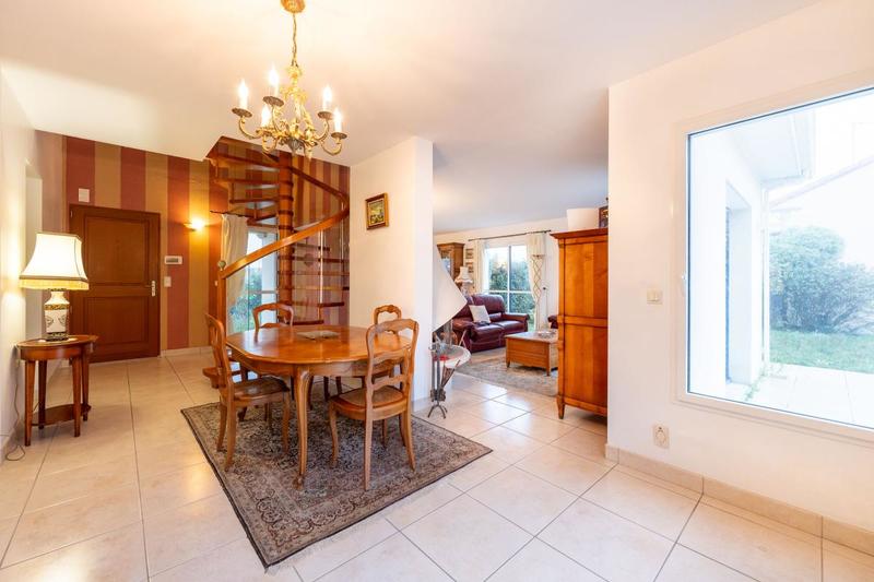 Maison - 137 m² - 4 pièces