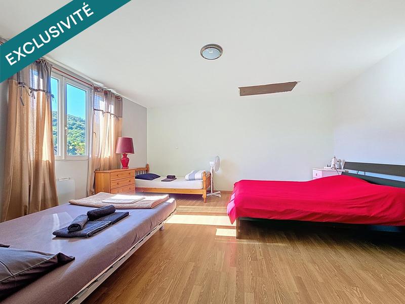 Maison - 230 m² - 10 pièces