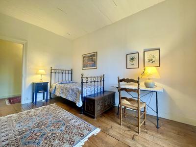 Maison traditionnelle - 240 m² - 9 pièces