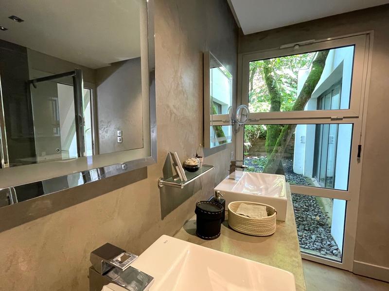 Maison - 260 m² - 7 pièces